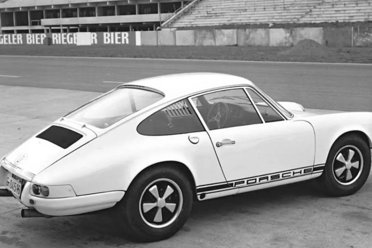 The Classic Porsche 911: Timeless Design Evolution